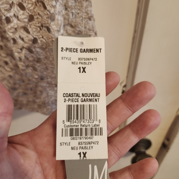 Women's NWT 2 piece Top Size 1X but fits like XL - Picture 5 of 9